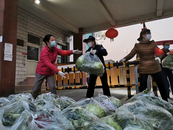 润联物业疫情来了，你们别怕，一心为民，把爱心蔬菜传递到千家万户，传递人间大爱。 (2).jpg